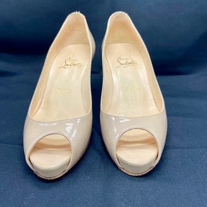 Christian Louboutin Nude Peep-Toe